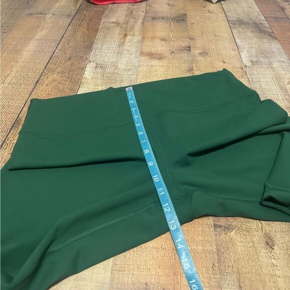 Lululemon Wunder Train High-Rise Tight 25"
Everglade Green size 20 - Picture 10 of 14